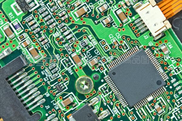 现代电子元器件插孔电路板的设计与创新
